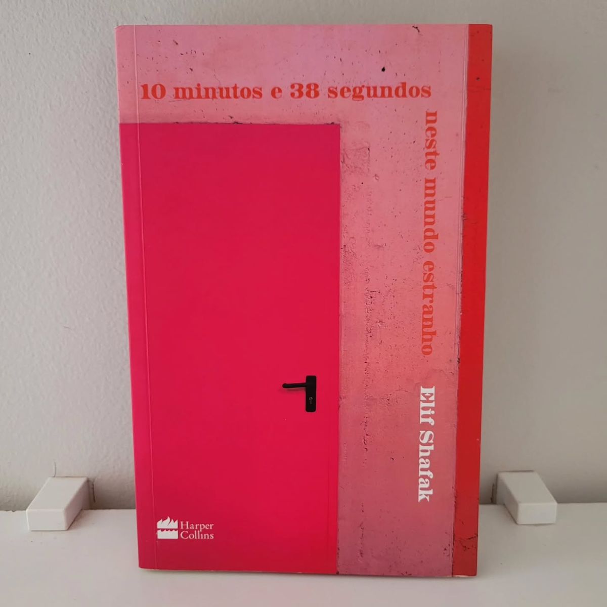 Capa de 10 Minutos e 38 Segundos Neste Mundo Estranho